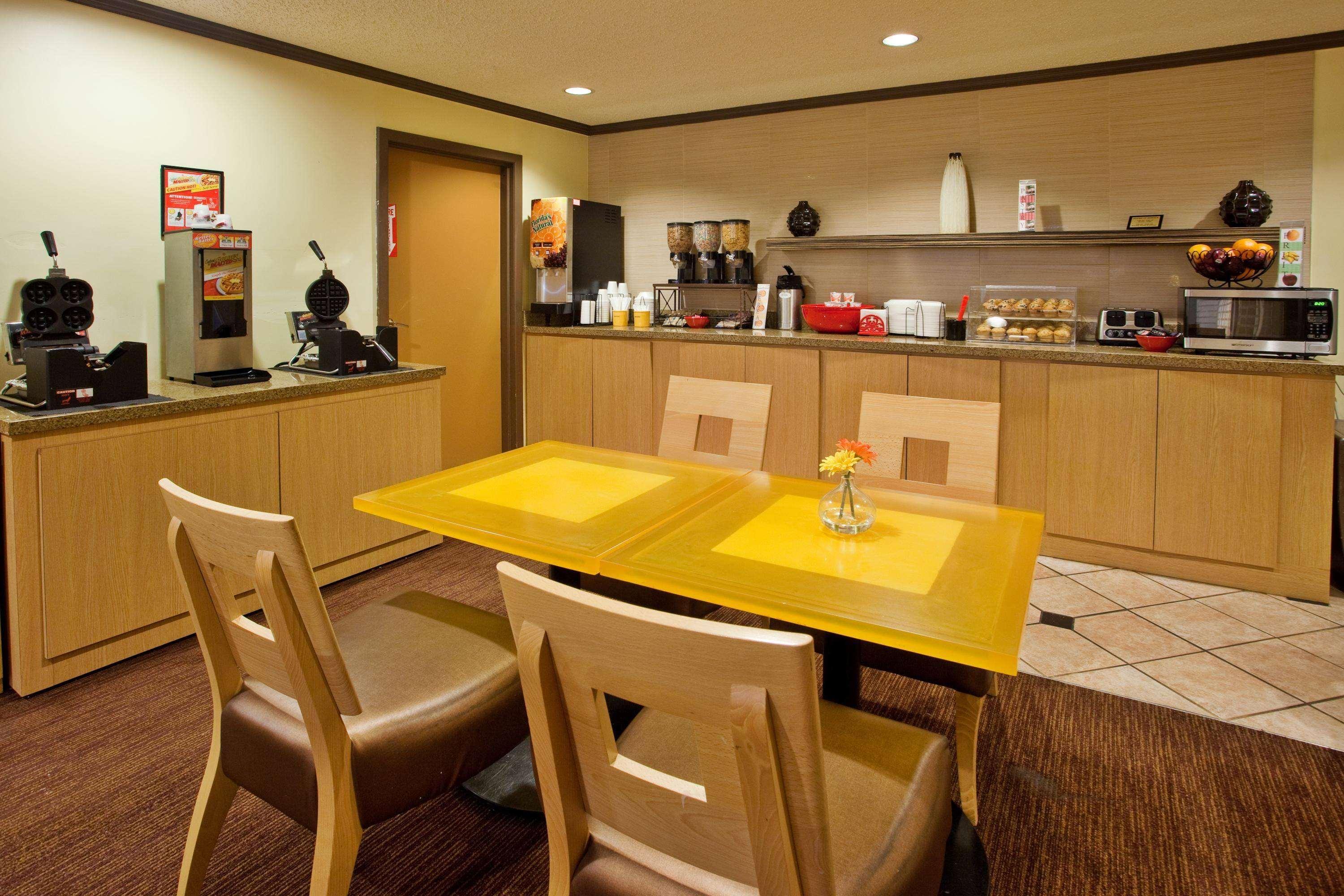 Travelodge By Wyndham Columbus State University Εξωτερικό φωτογραφία